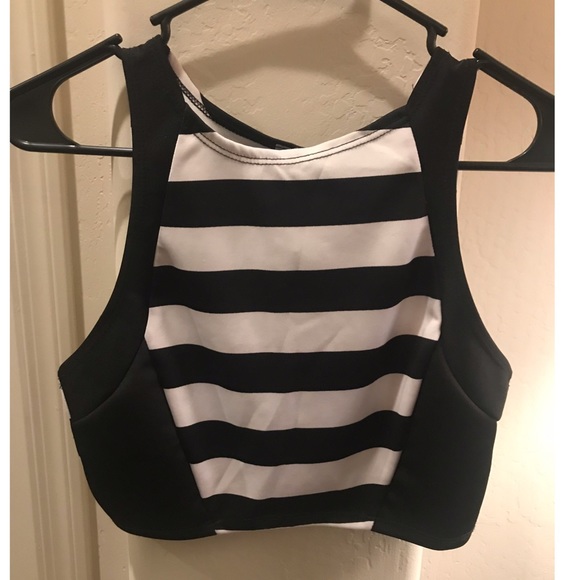 Striped Crop Top - Picture 3 of 4